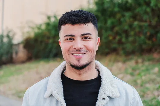 使用场景示意：移动端观赛与数据查看